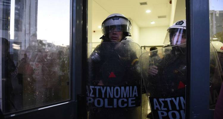 &Pi;&lambda;&epsilon;&iota;&sigma;&tau;&eta;&rho;&iota;&alpha;&sigma;&mu;&omicron;ί: 266 &alpha;&kappa;ί&nu;&eta;&tau;&alpha; &laquo;&sigma;&tau;&omicron; &sigma;&phi;&upsilon;&rho;ί&raquo; &alpha;&upsilon;&tau;ή &tau;&eta;&nu; &Tau;&epsilon;&tau;ά&rho;&tau;&eta;