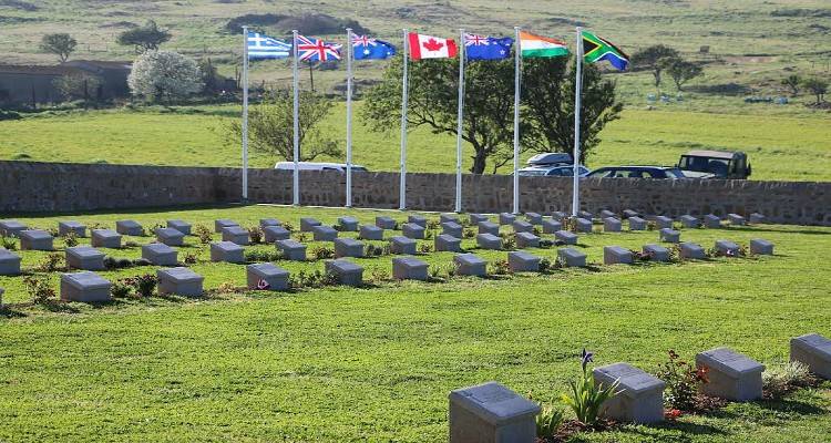 &Lambda;ή&mu;&nu;&omicron;&sigmaf;: &Sigma;&tau;&alpha; &Sigma;&upsilon;&mu;&mu;&alpha;&chi;&iota;&kappa;ά &nu;&epsilon;&kappa;&rho;&omicron;&tau;&alpha;&phi;&epsilon;ί&alpha; &tau;&omicron;&upsilon; ANZAC &sigma;&tau;&eta; &Lambda;ή&mu;&nu;&omicron; &tau;&iota;&mu;&omicron;ύ&nu; &tau;&eta;&nu; &epsilon;&theta;&nu;&iota;&kappa;ή &epsilon;&pi;έ&tau;&epsilon;&iota;&omicron; &Alpha;&upsilon;&sigma;&tau;&rho;&alpha;&lambda;ί&alpha;&sigmaf; &kappa;&alpha;&iota; &Nu;έ&alpha; &Zeta;&eta;&lambda;&alpha;&nu;&delta;ί&alpha;&sigmaf;