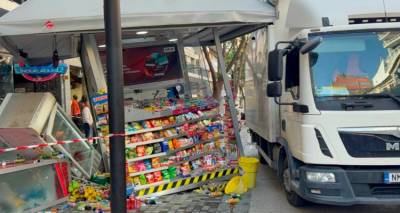 &Pi;&epsilon;&rho;ί&pi;&tau;&epsilon;&rho;&omicron; &sigma;&tau;&eta; &Theta;&epsilon;&sigma;&sigma;&alpha;&lambda;&omicron;&nu;ί&kappa;&eta; &lambda;ύ&gamma;&iota;&sigma;&epsilon; ό&tau;&alpha;&nu; &phi;&omicron;&rho;&tau;&eta;&gamma;ό έ&pi;&epsilon;&sigma;&epsilon; &pi;ά&nu;&omega; &tau;&omicron;&upsilon;, &laquo;&nu;ό&mu;&iota;&zeta;&alpha; &gamma;&iota;&nu;ό&tau;&alpha;&nu; &sigma;&epsilon;&iota;&sigma;&mu;ό&sigmaf;&raquo; &lambda;έ&epsilon;&iota; &omicron; &iota;&delta;&iota;&omicron;&kappa;&tau;ή&tau;&eta;&sigmaf; - &Delta;&epsilon;ί&tau;&epsilon; &beta;ί&nu;&tau;&epsilon;&omicron; &kappa;&alpha;&iota; &phi;&omega;&tau;&omicron;&gamma;&rho;&alpha;&phi;ί&epsilon;&sigmaf;