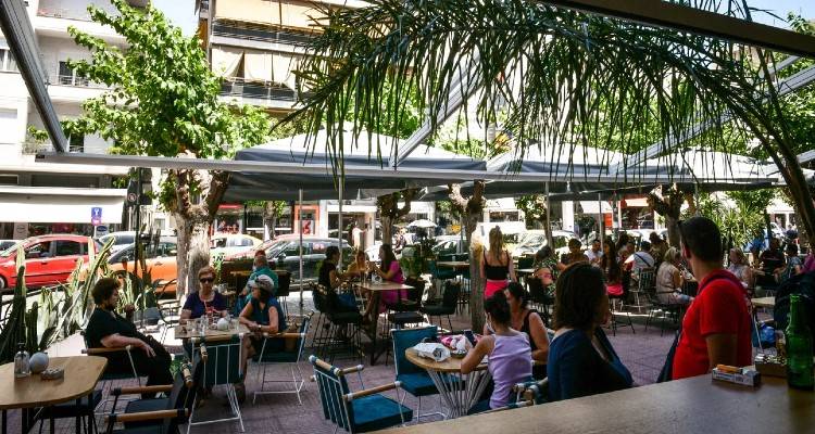 Nέες ελευθερίες για πλήρως εμβολιασμένους, ακόμη και σε κόκκινες περιοχές -Δείτε τι αφορούν