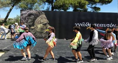 &Alpha;&pi;ό &tau;&iota;&sigmaf; &Sigma;&upsilon;&rho;&alpha;&kappa;&omicron;ύ&sigma;&epsilon;&sigmaf; &sigma;&tau;&eta; &Lambda;ή&mu;&nu;&omicron; | &Tau;&omicron; &Gamma;&upsilon;&mu;&nu;ά&sigma;&iota;&omicron; &Mu;ύ&rho;&iota;&nu;&alpha;&sigmaf; &pi;&alpha;&rho;&omicron;&upsilon;&sigma;&iota;ά&zeta;&epsilon;&iota; &tau;&iota;&sigmaf; &laquo;Ό&rho;&nu;&iota;&theta;&epsilon;&sigmaf;&raquo;