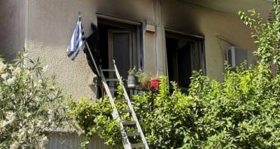 &Phi;&omega;&tau;&iota;ά &sigma;&epsilon; &delta;&iota;&alpha;&mu;έ&rho;&iota;&sigma;&mu;&alpha; &sigma;&tau;&alpha; &Pi;&alpha;&tau;ή&sigma;&iota;&alpha; | &Nu;&epsilon;&kappa;&rho;ή &mu;ί&alpha; &eta;&lambda;&iota;&kappa;&iota;&omega;&mu;έ&nu;&eta;, &sigma;&tau;&omicron; &nu;&omicron;&sigma;&omicron;&kappa;&omicron;&mu;&epsilon;ί&omicron; &omicron; &sigma;ύ&zeta;&upsilon;&gamma;ό&sigmaf; &tau;&eta;&sigmaf; &sigma;&epsilon; &sigma;&omicron;&beta;&alpha;&rho;ή &kappa;&alpha;&tau;ά&sigma;&tau;&alpha;&sigma;&eta;