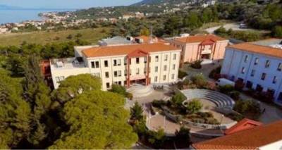 &Theta;&rho;ί&lambda;&epsilon;&rho; &alpha;&pi;ό &phi;ά&kappa;&epsilon;&lambda;&omicron; &mu;&epsilon; &sigma;&kappa;ό&nu;&eta; &sigma;&tau;&omicron; &pi;&alpha;&nu;&epsilon;&pi;&iota;&sigma;&tau;ή&mu;&iota;&omicron; &Alpha;&iota;&gamma;&alpha;ί&omicron;&upsilon;: &Sigma;&tau;&eta; &Mu;&upsilon;&tau;&iota;&lambda;ή&nu;&eta; &kappa;&lambda;&iota;&mu;ά&kappa;&iota;&omicron; &tau;&eta;&sigmaf; &Epsilon;&Mu;&Alpha;&Kappa;