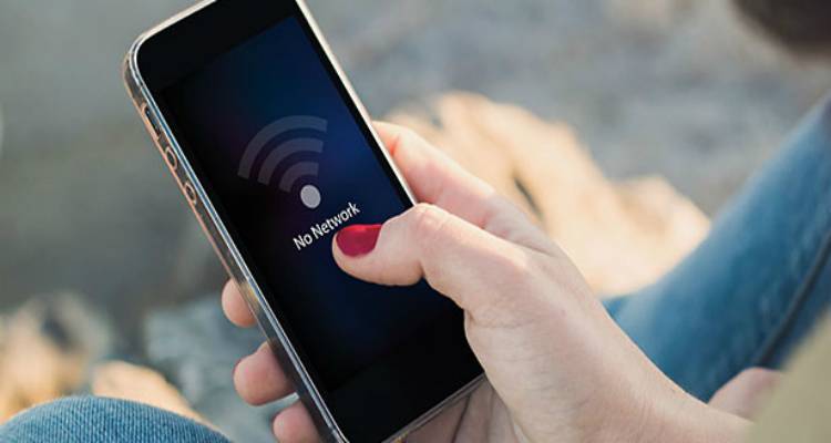 &Tau;&iota; &sigma;&upsilon;&mu;&beta;&alpha;ί&nu;&epsilon;&iota; &mu;&epsilon; &tau;&omicron; &sigma;ή&mu;&alpha; &tau;&eta;&sigmaf; Wind &kappa;&alpha;&iota; &tau;&eta;&sigmaf; Vodafone &sigma;&tau;&eta; &Lambda;ή&mu;&nu;&omicron;;