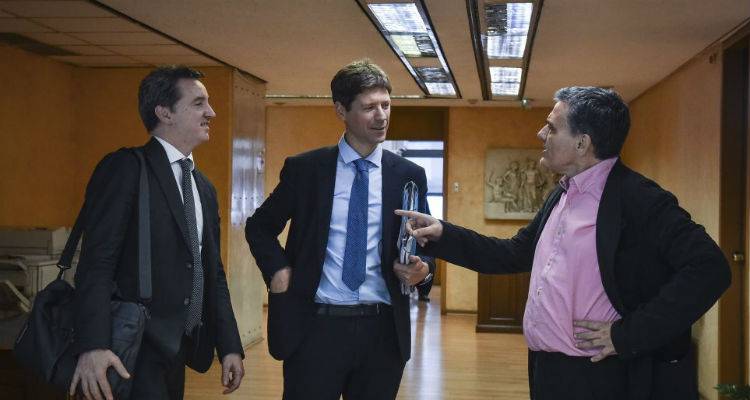 &laquo;&Kappa;ί&tau;&rho;&iota;&nu;&epsilon;&sigmaf; &kappa;ά&rho;&tau;&epsilon;&sigmaf;&raquo; &sigma;&tau;&eta;&nu; &Epsilon;&lambda;&lambda;ά&delta;&alpha; &gamma;&iota;&alpha; &pi;&lambda;&epsilon;&iota;&sigma;&tau;&eta;&rho;&iota;&alpha;&sigma;&mu;&omicron;ύ&sigmaf;, &iota;&delta;&iota;&omega;&tau;&iota;&kappa;&omicron;&pi;&omicron;&iota;ή&sigma;&epsilon;&iota;&sigmaf; &kappa;&alpha;&iota; &mu;&iota;&sigma;&theta;&omicron;ύ&sigmaf; &mu;έ&sigma;&omega;... &Nu;έ&alpha;&sigmaf; &Upsilon;ό&rho;&kappa;&eta;&sigmaf;