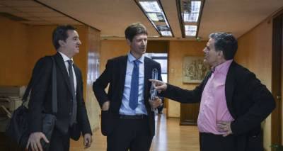 &laquo;&Kappa;ί&tau;&rho;&iota;&nu;&epsilon;&sigmaf; &kappa;ά&rho;&tau;&epsilon;&sigmaf;&raquo; &sigma;&tau;&eta;&nu; &Epsilon;&lambda;&lambda;ά&delta;&alpha; &gamma;&iota;&alpha; &pi;&lambda;&epsilon;&iota;&sigma;&tau;&eta;&rho;&iota;&alpha;&sigma;&mu;&omicron;ύ&sigmaf;, &iota;&delta;&iota;&omega;&tau;&iota;&kappa;&omicron;&pi;&omicron;&iota;ή&sigma;&epsilon;&iota;&sigmaf; &kappa;&alpha;&iota; &mu;&iota;&sigma;&theta;&omicron;ύ&sigmaf; &mu;έ&sigma;&omega;... &Nu;έ&alpha;&sigmaf; &Upsilon;ό&rho;&kappa;&eta;&sigmaf;