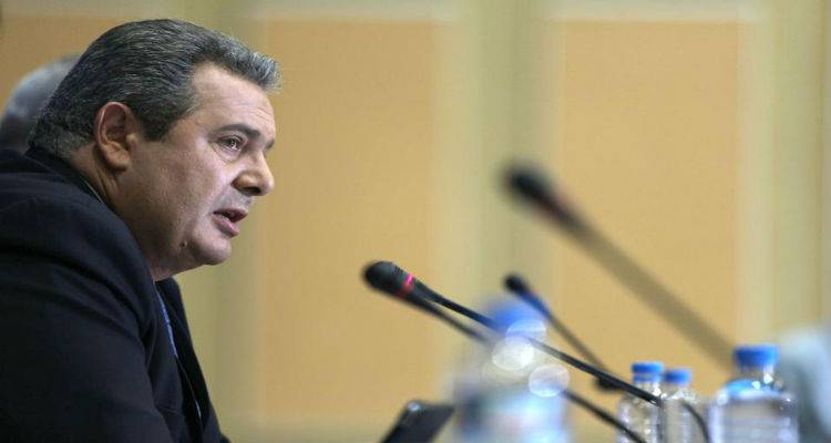 &Kappa;&alpha;&mu;&mu;έ&nu;&omicron;&sigmaf;: &laquo;&Alpha;&nu; &delta;&epsilon;&nu; &mu;&pi;&omicron;&upsilon;&nu; &omicron;&iota; &Alpha;&Nu;&Epsilon;&Lambda; &sigma;&tau;&eta; &Beta;&omicron;&upsilon;&lambda;ή, &alpha;&pi;&omicron;&chi;&omega;&rho;ώ &alpha;&pi;ό &tau;&eta;&nu; &pi;&omicron;&lambda;&iota;&tau;&iota;&kappa;ή&raquo;