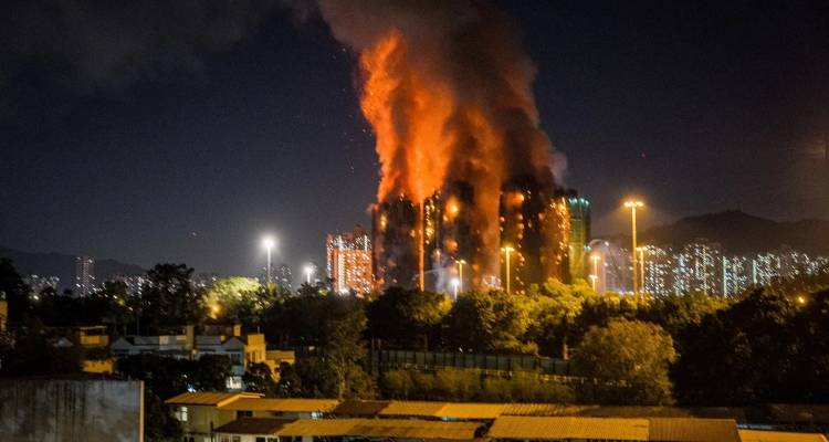 Χονγκ Κονγκ: Τουλάχιστον 44 νεκροί και 279 αγνοούμενοι από τη φωτιά που ξέσπασε σε ουρανοξύστες -Τρεις συλλήψεις