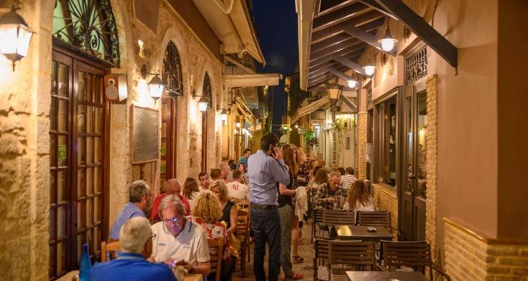 Από Σάββατο έξοδος μετά μουσικής, από 1η Ιουλίου τέλος η απαγόρευση κυκλοφορίας | Ολες οι αλλαγές