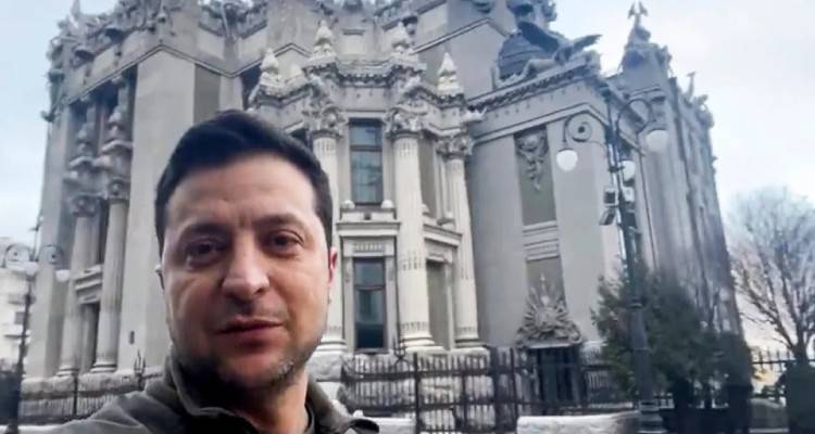 &Mu;ό&sigma;&chi;&alpha;: &Epsilon;ί&mu;&alpha;&sigma;&tau;&epsilon; έ&tau;&omicron;&iota;&mu;&omicron;&iota; &gamma;&iota;&alpha; &delta;&iota;&alpha;&pi;&rho;&alpha;&gamma;&mu;&alpha;&tau;&epsilon;ύ&sigma;&epsilon;&iota;&sigmaf; &mu;&epsilon; &tau;&omicron;&upsilon;&sigmaf; &Omicron;&upsilon;&kappa;&rho;&alpha;&nu;&omicron;ύ&sigmaf; &sigma;&tau;&eta; &Lambda;&epsilon;&upsilon;&kappa;&omicron;&rho;&omega;&sigma;ί&alpha; | &Zeta;&epsilon;&lambda;έ&nu;&sigma;&kappa;&iota;: &Delta;&epsilon;&nu; &pi;ά&omega; &sigma;&tau;&omicron; &Mu;&iota;&nu;&sigma;&kappa;