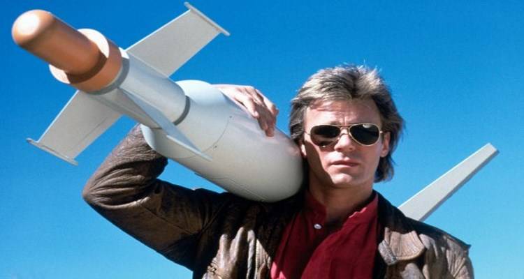 &Omicron; MacGyver &epsilon;&pi;&iota;&sigma;&tau;&rho;έ&phi;&epsilon;&iota; &sigma;&tau;&eta;&nu; &tau;&eta;&lambda;&epsilon;ό&rho;&alpha;&sigma;&eta;