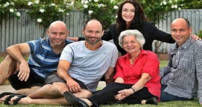 &Mu;&alpha;ί&rho;&eta; &Pi;&alpha;&nu;&tau;&epsilon;&lambda;&iota;ά: &Eta; &Lambda;&eta;&mu;&nu;&iota;ά &pi;&omicron;&upsilon; &gamma;έ&nu;&nu;&eta;&sigma;&epsilon; &tau;&alpha; &pi;&rho;ώ&tau;&alpha; &tau;&epsilon;&tau;&rho;ά&delta;&upsilon;&mu;&alpha; &sigma;&tau;&eta;&nu; &Alpha;&upsilon;&sigma;&tau;&rho;&alpha;&lambda;ί&alpha; &tau;&omicron;&upsilon; '70!