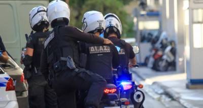 &Chi;&alpha;ϊ&delta;ά&rho;&iota;: &Epsilon;&pi;&iota;&tau;έ&theta;&eta;&kappa;&alpha;&nu; &mu;&epsilon; &mu;&alpha;&chi;&alpha;ί&rho;&iota; &sigma;&epsilon; &alpha;&sigma;&tau;&upsilon;&nu;&omicron;&mu;&iota;&kappa;ό -&Tau;&omicron;&nu; &tau;&rho;&alpha;&upsilon;&mu;ά&tau;&iota;&sigma;&alpha;&nu; &sigma;&tau;&omicron; &pi;ό&delta;&iota;, &delta;ύ&omicron; &sigma;&upsilon;&lambda;&lambda;ή&psi;&epsilon;&iota;&sigmaf;