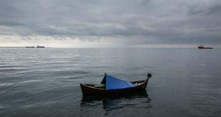 &Pi;έ&phi;&tau;&epsilon;&iota; &eta; &theta;&epsilon;&rho;&mu;&omicron;&kappa;&rho;&alpha;&sigma;ί&alpha;, έ&rho;&chi;&omicron;&nu;&tau;&alpha;&iota; &mu;&pi;&omicron;&upsilon;&rho;ί&nu;&iota;&alpha;