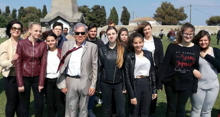 &Tau;&omicron; &Gamma;&Epsilon;&Lambda; &Mu;&omicron;ύ&delta;&rho;&omicron;&upsilon; &sigma;&upsilon;&mu;&mu;&epsilon;&tau;&epsilon;ί&chi;&epsilon; &sigma;&tau;&iota;&sigmaf; &epsilon;&kappa;&delta;&eta;&lambda;ώ&sigma;&epsilon;&iota;&sigmaf; &gamma;&iota;&alpha; &tau;&eta;&nu; &Epsilon;&kappa;&sigma;&tau;&rho;&alpha;&tau;&epsilon;ί&alpha; &tau;&eta;&sigmaf; &Kappa;&alpha;&lambda;&lambda;ί&pi;&omicron;&lambda;&eta;&sigmaf; (photos)