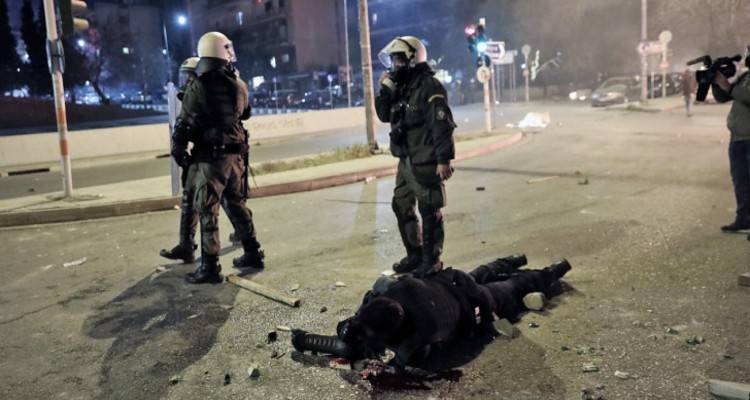 Συνελήφθη ο άνδρας που «γκρέμισε» από το μηχανάκι τον αστυνομικό στη Νέα Σμύρνη