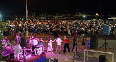 &Mu;&omicron;&upsilon;&delta;&rho;ό&sigmaf;: &Theta;&epsilon;&sigma;&sigma;&alpha;&lambda;&iota;&kappa;ή &beta;&rho;&alpha;&delta;&iota;ά &mu;&epsilon; &gamma;&epsilon;ύ&sigma;&epsilon;&iota;&sigmaf;, &mu;&omicron;&upsilon;&sigma;&iota;&kappa;ή &kappa;&alpha;&iota; &pi;&alpha;&rho;ά&delta;&omicron;&sigma;&eta; &tau;&omicron; &Sigma;ά&beta;&beta;&alpha;&tau;&omicron; 13 &Sigma;&epsilon;&pi;&tau;&epsilon;&mu;&beta;&rho;ί&omicron;&upsilon;