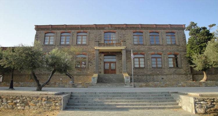 &Tau;&eta;&nu; &epsilon;&pi;&iota;&sigma;&kappa;&epsilon;&upsilon;ή &tau;&omicron;&upsilon; &Delta;&eta;&mu;&omicron;&tau;&iota;&kappa;&omicron;ύ &Sigma;&chi;&omicron;&lambda;&epsilon;ί&omicron;&upsilon; &Mu;&omicron;ύ&delta;&rho;&omicron;&upsilon; &zeta;&eta;&tau;ά &omicron; &Sigma;.&Epsilon;.&Pi;.&Epsilon;. &Lambda;ή&mu;&nu;&omicron;&upsilon;