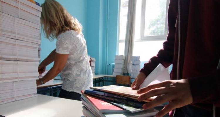 Καμπανάκι από την Κομισιόν: Η «εκπαιδευτική φτώχεια» απειλεί τους 15χρονους Έλληνες