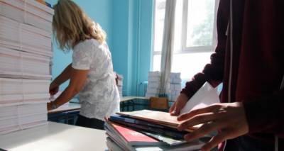 &Kappa;&alpha;&mu;&pi;&alpha;&nu;ά&kappa;&iota; &alpha;&pi;ό &tau;&eta;&nu; &Kappa;&omicron;&mu;&iota;&sigma;&iota;ό&nu;: &Eta; &laquo;&epsilon;&kappa;&pi;&alpha;&iota;&delta;&epsilon;&upsilon;&tau;&iota;&kappa;ή &phi;&tau;ώ&chi;&epsilon;&iota;&alpha;&raquo; &alpha;&pi;&epsilon;&iota;&lambda;&epsilon;ί &tau;&omicron;&upsilon;&sigmaf; 15&chi;&rho;&omicron;&nu;&omicron;&upsilon;&sigmaf; Έ&lambda;&lambda;&eta;&nu;&epsilon;&sigmaf;