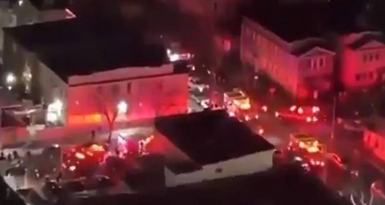 &Nu;έ&omicron;&sigmaf; &sigma;&upsilon;&nu;&alpha;&gamma;&epsilon;&rho;&mu;ό&sigmaf; &sigma;&tau;&iota;&sigmaf; &Eta;&Pi;&Alpha;: &Pi;&upsilon;&rho;&omicron;&beta;&omicron;&lambda;&iota;&sigma;&mu;&omicron;ί &sigma;&epsilon; &kappa;&lambda;&alpha;&mu;&pi; &sigma;&tau;&omicron; &Kappa;&omicron;&upsilon;ί&nu;&sigmaf; &tau;&eta;&sigmaf; &Nu;έ&alpha;&sigmaf; &Upsilon;ό&rho;&kappa;&eta;&sigmaf; - 11 &tau;&rho;&alpha;&upsilon;&mu;&alpha;&tau;ί&epsilon;&sigmaf;