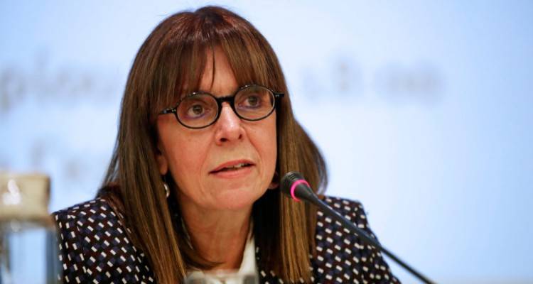 Αικατερίνη Σακελλαροπούλου: Η διαδικασία εκλογής της, τα ρεκόρ ψήφων και η πιο επεισοδιακή εκλογή ΠτΔ