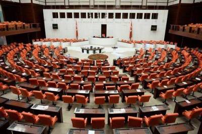 &laquo;&Gamma;&kappa;&rho;ί&zeta;&alpha;&raquo; &epsilon;&rho;ώ&tau;&eta;&sigma;&eta; &gamma;&iota;&alpha; &tau;&omicron; &Alpha;&iota;&gamma;&alpha;ί&omicron; | &Delta;ύ&omicron; &laquo;&alpha;&mu;&phi;&iota;&sigma;&beta;&eta;&tau;&omicron;ύ&mu;&epsilon;&nu;&alpha;&raquo; &nu;&eta;&sigma;&iota;ά
