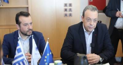 &Sigma;&epsilon; &epsilon;&mu;&phi;ύ&lambda;&iota;&omicron; &mu;&pi;&alpha;ί&nu;&epsilon;&iota; &omicron; &Sigma;&Upsilon;&Rho;&Iota;&Zeta;&Alpha;: Έ&rho;&chi;&omicron;&nu;&tau;&alpha;&iota; &epsilon;&xi;&epsilon;&lambda;ί&xi;&epsilon;&iota;&sigmaf; &kappa;&alpha;&iota; &alpha;&nu;&tau;&iota;&delta;&rho;ά&sigma;&epsilon;&iota;&sigmaf; &mu;&epsilon;&tau;ά &tau;&omicron; &xi;ή&lambda;&omega;&mu;&alpha; &Pi;&alpha;&pi;&pi;ά-&Zeta;&alpha;&chi;&alpha;&rho;&iota;ά&delta;&eta; &alpha;&pi;ό &tau;&omicron;&nu; &Phi;ά&mu;&epsilon;&lambda;&lambda;&omicron;