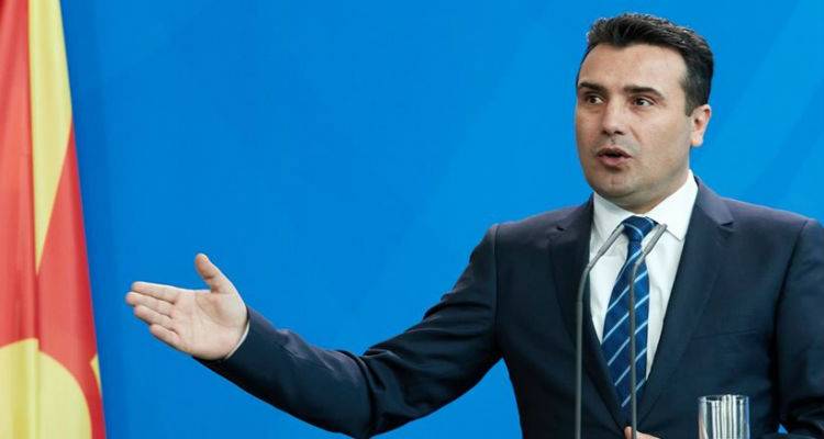 &Tau;&rho;&alpha;&beta;&omicron;ύ&nu; &tau;&omicron; &sigma;&kappa;&omicron;&iota;&nu;ί &omicron;&iota; &Sigma;&kappa;&omicron;&pi;&iota;&alpha;&nu;&omicron;ί &mu;&epsilon; &epsilon;&pi;&iota;&kappa;&omicron;&iota;&nu;&omega;&nu;&iota;&alpha;&kappa;&omicron;ύ&sigmaf; &tau;&alpha;&kappa;&tau;&iota;&kappa;&iota;&sigma;&mu;&omicron;ύ&sigmaf;
