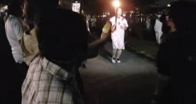 &Iota;&alpha;&pi;&omega;&nu;ί&alpha;: &Gamma;&upsilon;&nu;&alpha;ί&kappa;&alpha; &pi;&rho;&omicron;&sigma;&pi;ά&theta;&eta;&sigma;&epsilon; &nu;&alpha; &sigma;&beta;ή&sigma;&epsilon;&iota; &mu;&epsilon;... &nu;&epsilon;&rho;&omicron;&pi;ί&sigma;&tau;&omicron;&lambda;&omicron; &tau;&eta;&nu; &Omicron;&lambda;&upsilon;&mu;&pi;&iota;&alpha;&kappa;ή &Phi;&lambda;ό&gamma;&alpha; [&beta;ί&nu;&tau;&epsilon;&omicron;]