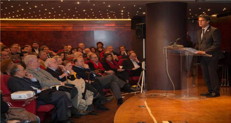 &Delta;ή&mu;&alpha;&rho;&chi;&omicron;&sigmaf; &Sigma;ά&mu;&omicron;&upsilon;: &laquo;&Phi;&omicron;ύ&rho;&nu;&omicron;&iota;, &Iota;&kappa;&alpha;&rho;ί&alpha; &kappa;&alpha;&iota; &Lambda;ή&mu;&nu;&omicron;&sigmaf;, &Chi;ί&omicron;&sigmaf; &kappa;&alpha;&iota; &Pi;ά&tau;&mu;&omicron;&sigmaf; &pi;&epsilon;&rho;&iota;&lambda;&alpha;&mu;&beta;ά&nu;&omicron;&nu;&tau;&alpha;&iota; &sigma;&tau;&omicron; &sigma;&tau;&rho;&alpha;&tau;&eta;&gamma;&iota;&kappa;ό &sigma;&chi;&epsilon;&delta;&iota;&alpha;&sigma;&mu;ό &mu;&alpha;&sigmaf;&raquo;