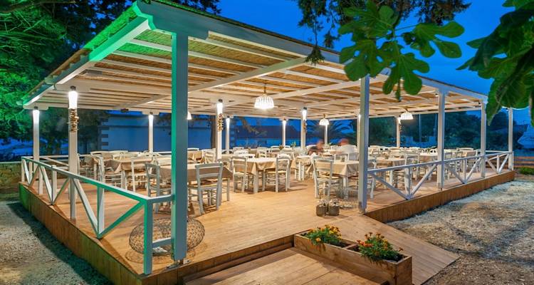 Κυριακή μεσημέρι 9/11… live όπως μόνο στις Σπιτικές Λιχουδιές!