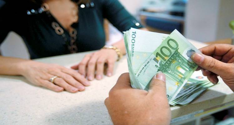 &Sigma;&tau;&eta; &sigma;ύ&nu;&tau;&alpha;&xi;&eta; &pi;&omicron;&lambda;&lambda;έ&sigmaf; &gamma;&upsilon;&nu;&alpha;ί&kappa;&epsilon;&sigmaf; &alpha;&pi;ό 1 &omega;&sigmaf; &kappa;&alpha;&iota; 10 έ&tau;&eta; &nu;&omega;&rho;ί&tau;&epsilon;&rho;&alpha;