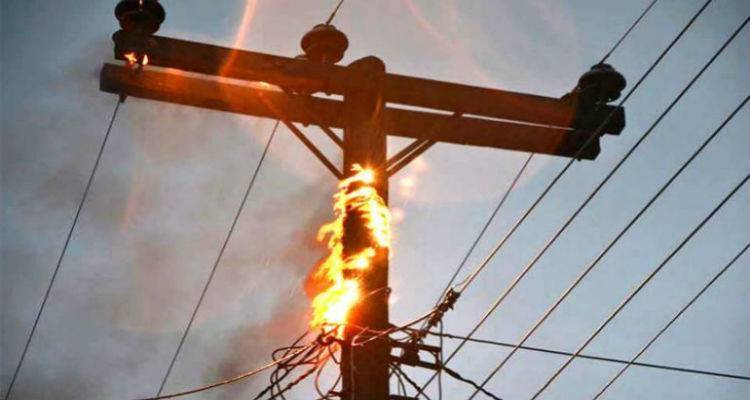 Φωτιά τα ξημερώματα σε κολόνα της ΔΕΗ στη Βίγλα