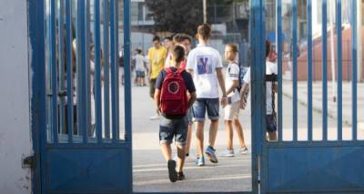 &laquo;&Mu;&epsilon; &kappa;&lambda;ώ&tau;&sigma;&alpha;&gamma;&epsilon; &sigma;&tau;&eta;&nu; &kappa;&omicron;&iota;&lambda;&iota;ά&raquo;: &Omicron; 11&chi;&rho;&omicron;&nu;&omicron;&sigmaf; &Phi;&iota;&lambda;&iota;&pi;&pi;&iota;&nu;έ&zeta;&omicron;&sigmaf; &pi;&epsilon;&rho;&iota;&gamma;&rho;ά&phi;&epsilon;&iota; &tau;&omicron;&nu; &xi;&upsilon;&lambda;&omicron;&delta;&alpha;&rho;&mu;ό &tau;&omicron;&upsilon; &alpha;&pi;ό &tau;&omicron;&nu; &pi;&alpha;&tau;έ&rho;&alpha; &sigma;&upsilon;&mu;&mu;&alpha;&theta;ή&tau;&rho;&iota;ά&sigmaf; &tau;&omicron;&upsilon;