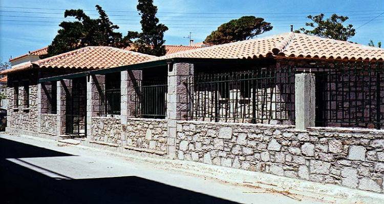 &laquo;&Lambda;ή&mu;&nu;&omicron;&sigmaf;: &Eta; &Iota;&alpha;&tau;&rho;&iota;&kappa;ή &sigma;&tau;&alpha; ί&chi;&nu;&eta; &tau;&eta;&sigmaf; &Mu;&upsilon;&theta;&omicron;&lambda;&omicron;&gamma;ί&alpha;&sigmaf;&raquo; | &Eta;&mu;&epsilon;&rho;ί&delta;&alpha; &sigma;&tau;&eta;&nu; &Pi;&rho;&omicron;ϊ&sigma;&tau;&omicron;&rho;&iota;&kappa;ή &Mu;ύ&rho;&iota;&nu;&alpha;