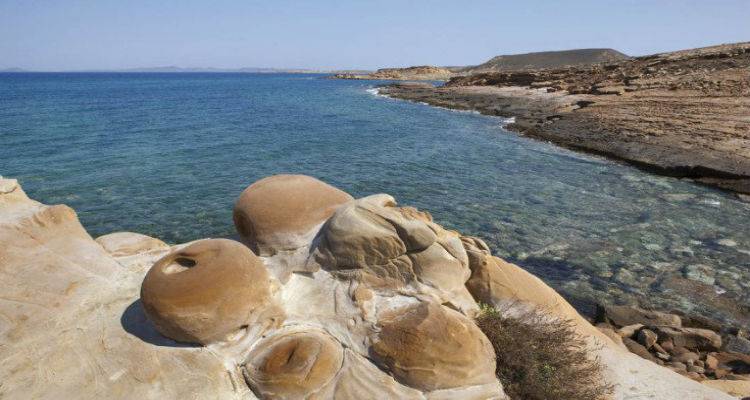 &Phi;&alpha;&rho;&alpha;&kappa;&lambda;ό, &tau;&omicron; &laquo;&sigma;&epsilon;&lambda;&eta;&nu;&iota;&alpha;&kappa;ό &tau;&omicron;&pi;ί&omicron;&raquo; &tau;&eta;&sigmaf; &Lambda;ή&mu;&nu;&omicron;&upsilon; &delta;ί&pi;&lambda;&alpha; &sigma;&tau;&eta; &theta;ά&lambda;&alpha;&sigma;&sigma;&alpha;