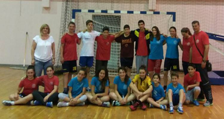 &Sigma;&tau;&eta; &Chi;ί&omicron; &tau;&alpha;&xi;&iota;&delta;&epsilon;ύ&omicron;&upsilon;&nu; &omicron;&iota; &alpha;&kappa;&alpha;&delta;&eta;&mu;ί&epsilon;&sigmaf; &tau;&eta;&sigmaf; &Alpha;&Epsilon; &Lambda;ή&mu;&nu;&omicron;&upsilon; &chi;ά&nu;&tau;&mu;&pi;&omicron;&lambda;