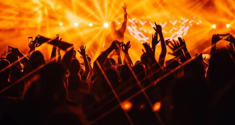 &Alpha;&Alpha;&Delta;&Epsilon;: &laquo;&Lambda;&alpha;&beta;&rho;ά&kappa;&iota;&alpha;&raquo; &phi;&omicron;&rho;&omicron;&delta;&iota;&alpha;&phi;&upsilon;&gamma;ή&sigmaf; &sigma;&epsilon; 29 &nu;&upsilon;&chi;&tau;&epsilon;&rho;&iota;&nu;ά &kappa;έ&nu;&tau;&rho;&alpha; -&Omicron;&iota; 2 ά&xi;&omicron;&nu;&epsilon;&sigmaf; &epsilon;&lambda;έ&gamma;&chi;&omicron;&upsilon; &gamma;&iota;&alpha; &tau;&alpha; &laquo;&kappa;&rho;&upsilon;&phi;ά&raquo; &epsilon;&iota;&sigma;&omicron;&delta;ή&mu;&alpha;&tau;&alpha;