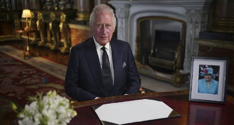 Το πρώτο διάγγελμα του βασιλιά Καρόλου: «Δεσμεύομαι να σας υπηρετήσω με αφοσίωση, σεβασμό και αγάπη»