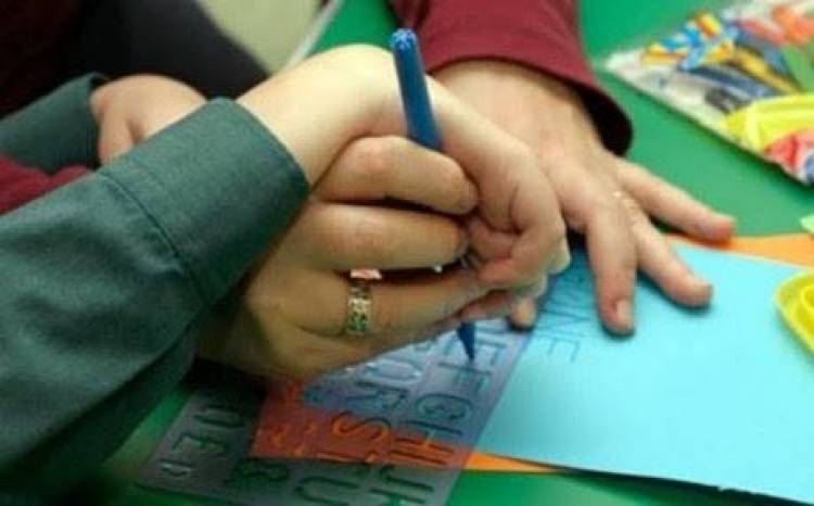 800 &alpha;&nu;&alpha;&pi;&lambda;&eta;&rho;&omega;&tau;έ&sigmaf; &sigma;&tau;&alpha; &sigma;&chi;&omicron;&lambda;&epsilon;ί&alpha; &epsilon;&iota;&delta;&iota;&kappa;ή&sigmaf; &alpha;&gamma;&omega;&gamma;ή&sigmaf;