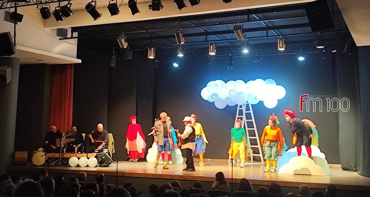 35η Συνάντηση Ερασιτεχνικών Θιάσων Αιγαίου: Οι «Όρνιθες, η πολιτεία των πουλιών» του Μ.Ε.Α.Σ. Λήμνος ανέβηκαν εχθές μπροστά στο θεατρόφιλο κοινό της Κω (photos)