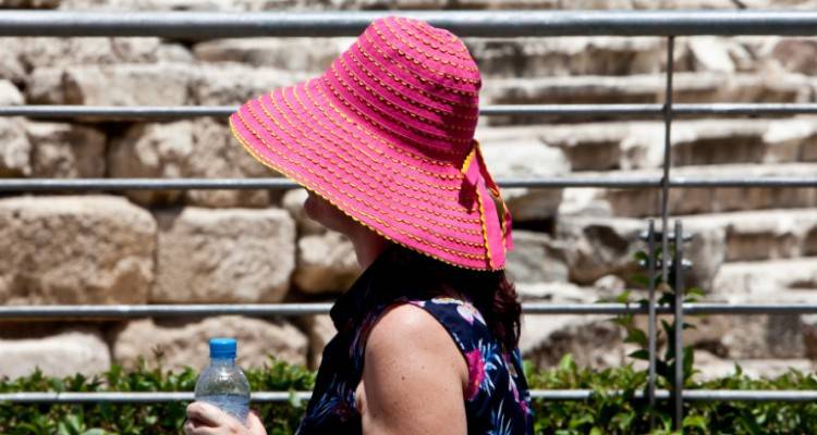 Καιρός: Ερχεται θερμή εισβολή στην Ελλάδα | 35αρια και αφρικανική σκόνη προ των πυλών