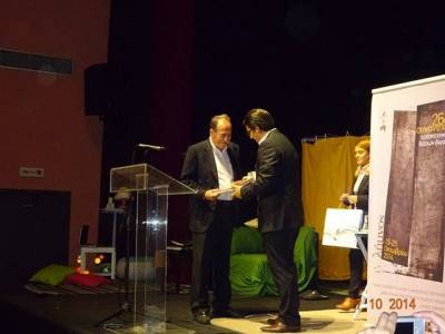 &Mu;&epsilon; &tau;&eta;&nu; &pi;&alpha;&rho;&omicron;&upsilon;&sigma;ί&alpha; &Zeta;&omega;ί&delta;&eta; &pi;&rho;&alpha;&gamma;&mu;&alpha;&tau;&omicron;&pi;&omicron;&iota;ή&theta;&eta;&kappa;&epsilon; &eta; &tau;&epsilon;&lambda;&epsilon;&tau;ή έ&nu;&alpha;&rho;&xi;&eta;&sigmaf; &tau;&eta;&sigmaf; 26&eta;&sigmaf; &epsilon;&rho;&alpha;&sigma;&iota;&tau;&epsilon;&chi;&nu;&iota;&kappa;ή&sigmaf; &sigma;&upsilon;&nu;ά&nu;&tau;&eta;&sigma;&eta;&sigmaf; &theta;&epsilon;&alpha;&tau;&rho;&iota;&kappa;ώ&nu; &theta;&iota;ά&sigma;&omega;&nu; &Alpha;&iota;&gamma;&alpha;ί&omicron;&upsilon; (mp3 + photos)