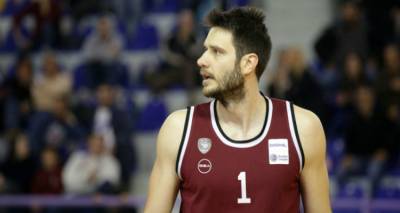 &Mu;&alpha;&nu;&omega;&lambda;ό&pi;&omicron;&upsilon;&lambda;&omicron;&sigmaf;: &laquo;&Nu;&alpha; &kappa;ά&nu;&omicron;&upsilon;&mu;&epsilon; &pi;&epsilon;&rho;ή&phi;&alpha;&nu;&eta; &tau;&eta; &Lambda;ή&mu;&nu;&omicron;&raquo;