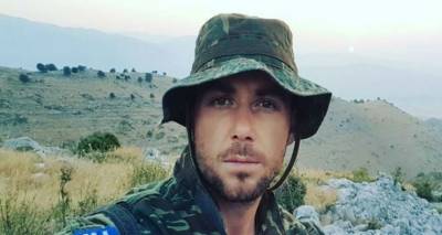 &Alpha;&lambda;&beta;&alpha;&nu;ί&alpha;: &Eta; &alpha;&sigma;&tau;&upsilon;&nu;&omicron;&mu;ί&alpha; &sigma;&kappa;ό&tau;&omega;&sigma;&epsilon; &tau;&omicron;&nu; &omicron;&mu;&omicron;&gamma;&epsilon;&nu;ή &pi;&omicron;&upsilon; ύ&psi;&omega;&sigma;&epsilon; &tau;&eta;&nu; &epsilon;&lambda;&lambda;&eta;&nu;&iota;&kappa;ή &sigma;&eta;&mu;&alpha;ί&alpha; &sigma;&tau;&omicron; &Alpha;&rho;&gamma;&upsilon;&rho;ό&kappa;&alpha;&sigma;&tau;&rho;&omicron; [&epsilon;&iota;&kappa;ό&nu;&epsilon;&sigmaf; &amp; &beta;ί&nu;&tau;&epsilon;&omicron;]