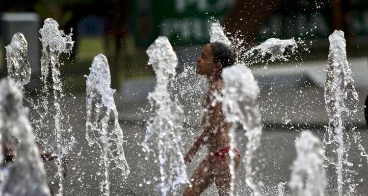 &Alpha;&upsilon;&sigma;&tau;&rho;&alpha;&lambda;ί&alpha;: &Kappa;&omicron;&rho;&upsilon;&phi;ώ&nu;&epsilon;&tau;&alpha;&iota; &tau;&omicron; &kappa;ύ&mu;&alpha; &kappa;&alpha;ύ&sigma;&omega;&nu;&alpha; &sigma;&tau;&eta; &Beta;&iota;&kappa;&tau;ώ&rho;&iota;&alpha; | &Sigma;&tau;&omicron;&upsilon;&sigmaf; 45&deg;C &tau;&omicron; &theta;&epsilon;&rho;&mu;ό&mu;&epsilon;&tau;&rho;&omicron;, &alpha;&kappa;&rho;&alpha;ί&omicron;&sigmaf; &kappa;ί&nu;&delta;&upsilon;&nu;&omicron;&sigmaf; &pi;&upsilon;&rho;&kappa;&alpha;&gamma;&iota;ά&sigmaf;
