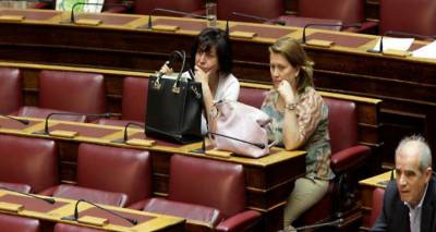&Beta;&omicron;&upsilon;&lambda;&epsilon;&upsilon;&tau;ή&sigmaf; &tau;&omicron;&upsilon; &Sigma;&Upsilon;&Rho;&Iota;&Zeta;&Alpha; &kappa;&alpha;&tau;&alpha;&gamma;&gamma;έ&lambda;&lambda;&epsilon;&iota;: &Pi;&alpha;&tau;έ&rho;&alpha;&sigmaf; &kappa;&alpha;&iota; &kappa;ό&rho;&eta;, &mu;έ&lambda;&eta; &tau;&eta;&sigmaf; &Nu;&omicron;&mu;&alpha;&rho;&chi;&iota;&alpha;&kappa;ή&sigmaf;, &pi;ή&rho;&alpha;&nu; έ&rho;&gamma;&omicron; &sigma;ί&tau;&iota;&sigma;&eta;&sigmaf; &mu;&epsilon;&tau;&alpha;&nu;&alpha;&sigma;&tau;ώ&nu; ύ&psi;&omicron;&upsilon;&sigmaf; 750.000 &epsilon;&upsilon;&rho;ώ