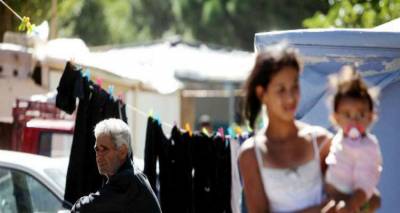 &Eta; &Phi;&omega;&tau;ί&omicron;&upsilon; &beta;&gamma;ά&zeta;&epsilon;&iota; &tau;&omicron;&upsilon;&sigmaf; &Rho;&omicron;&mu;ά &alpha;&pi;ό &tau;&omicron;&upsilon;&sigmaf; &kappa;&alpha;&tau;&alpha;&upsilon;&lambda;&iota;&sigma;&mu;&omicron;ύ&sigmaf; &kappa;&alpha;&iota; &tau;&omicron;&upsilon;&sigmaf; &pi;&eta;&gamma;&alpha;ί&nu;&epsilon;&iota; &sigma;&epsilon; &omicron;&iota;&kappa;&iota;&sigma;&mu;&omicron;ύ&sigmaf;