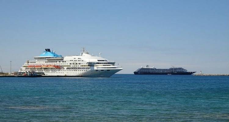 &Alpha;&upsilon;&sigma;&tau;&rho;&alpha;&lambda;&omicron;ί &epsilon;&pi;&iota;&sigma;&kappa;έ&pi;&tau;&epsilon;&sigmaf; &sigma;ή&mu;&epsilon;&rho;&alpha; &sigma;&tau;&eta; &Lambda;ή&mu;&nu;&omicron; &mu;&epsilon; &delta;ύ&omicron; &kappa;&rho;&omicron;&upsilon;&alpha;&zeta;&iota;&epsilon;&rho;ό&pi;&lambda;&omicron;&iota;&alpha; (photos)